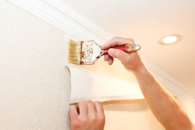 Pose de papier peint à Baulon — revêtements muraux et toiles de verre